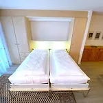 Apartment Salute 108 *