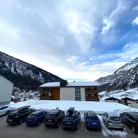 Apartament Salute 108 *