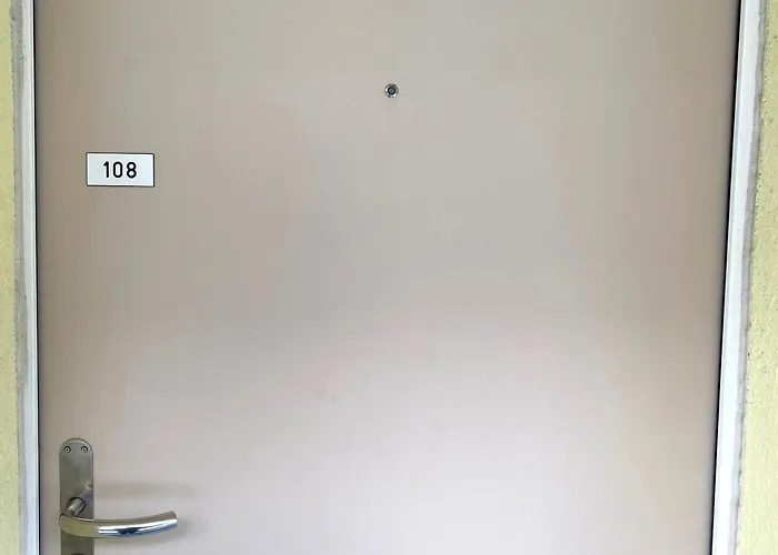 Salute 108 לויקרבאד